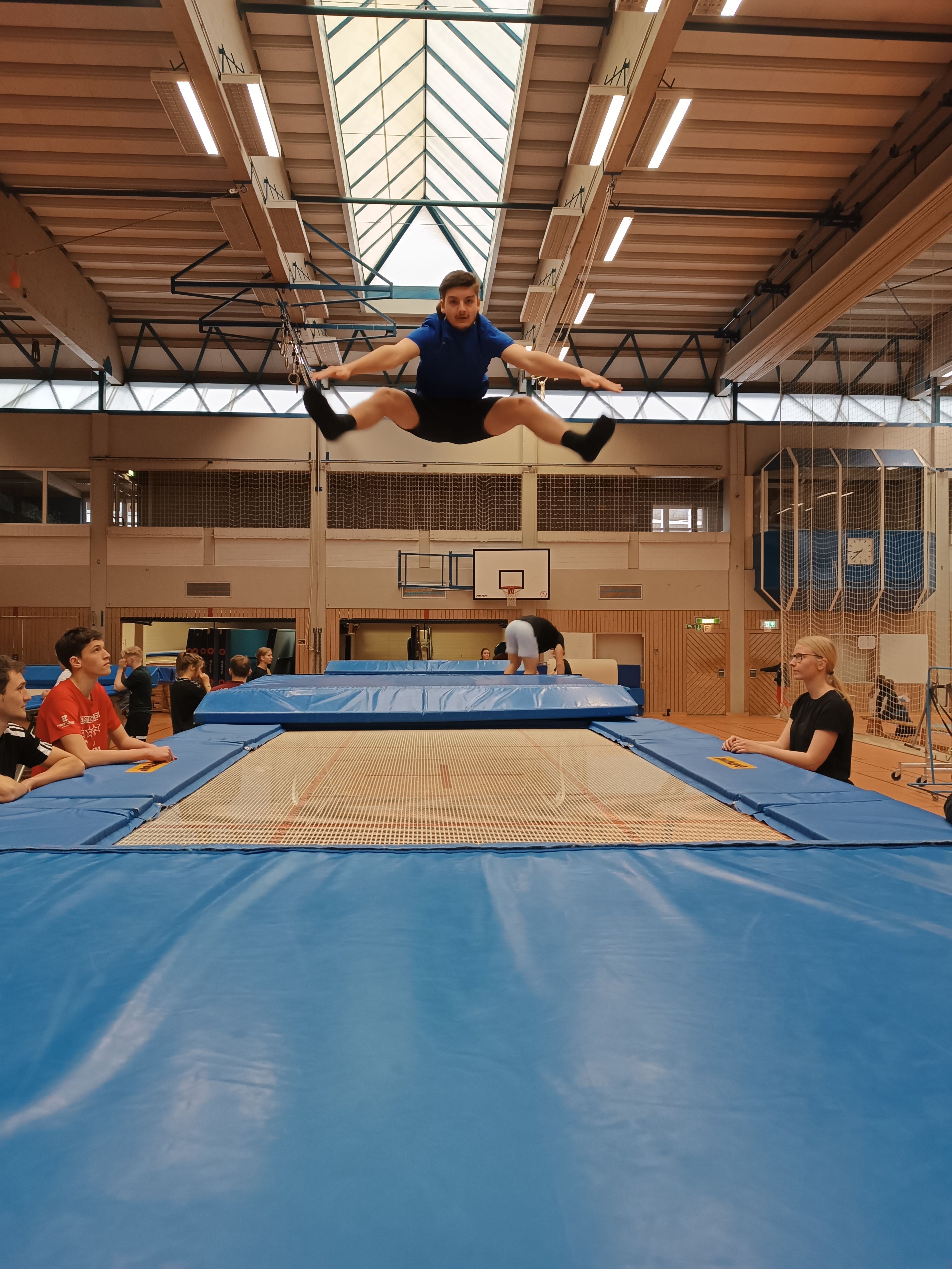 Trampolin-Lehrgang für Q2 Sport Leistungskurs