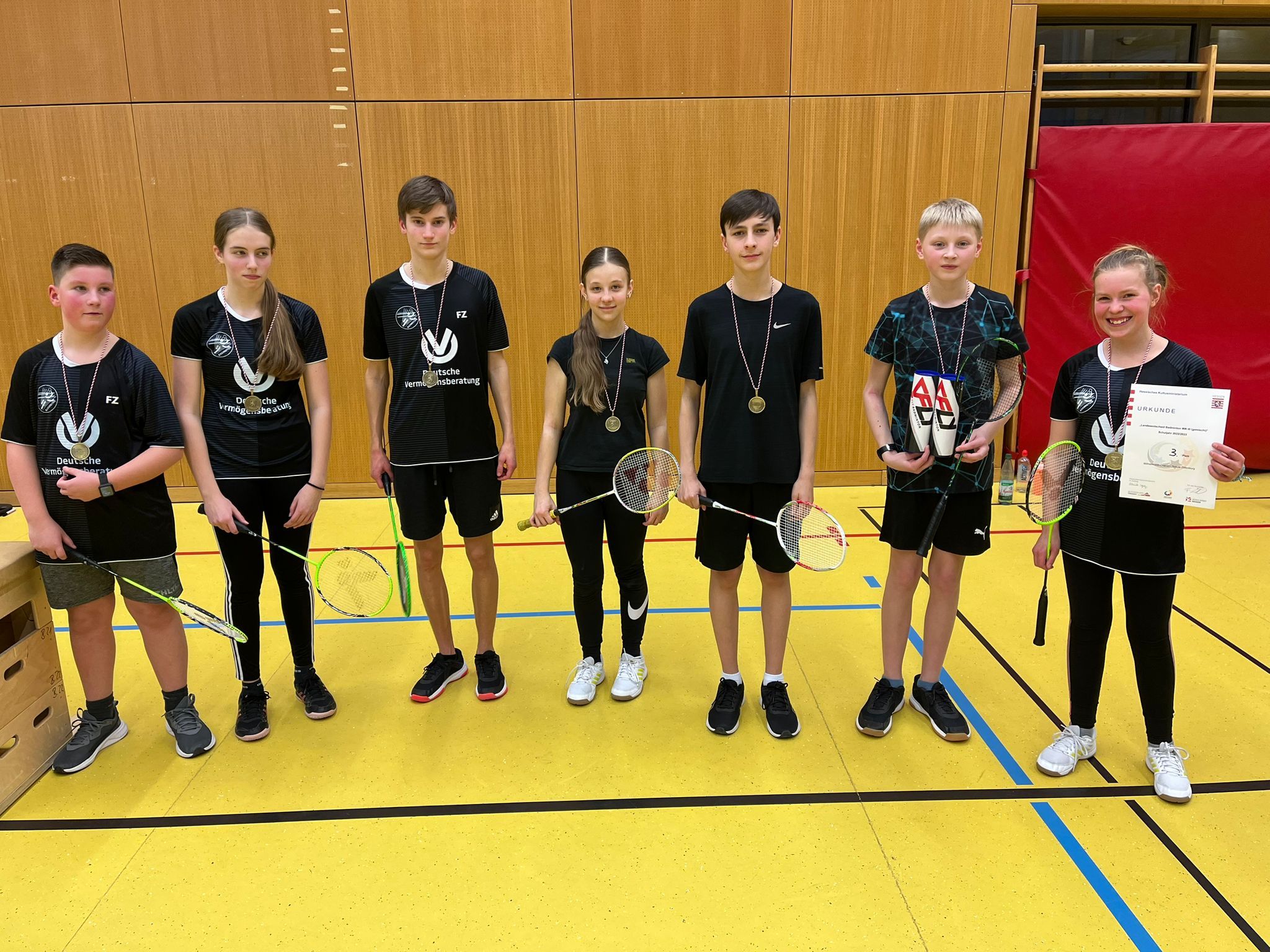 Dillenburger Gymnasium erreicht beim Badminton-Landesentscheid in Friedrichsdorf den dritten Platz