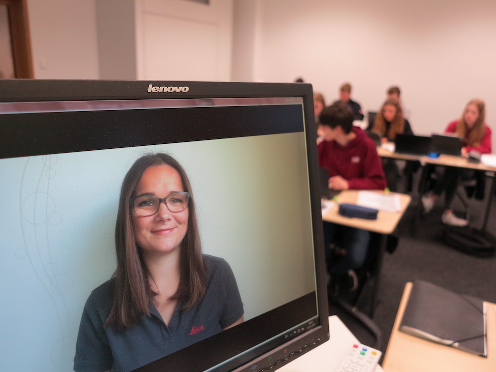 Unterstützt wurde er dabei per Video von Chantal Häußer, ehemalige WvOSchülerin und nun Mitarbeiterin bei der Leica Microsystems GmbH.  