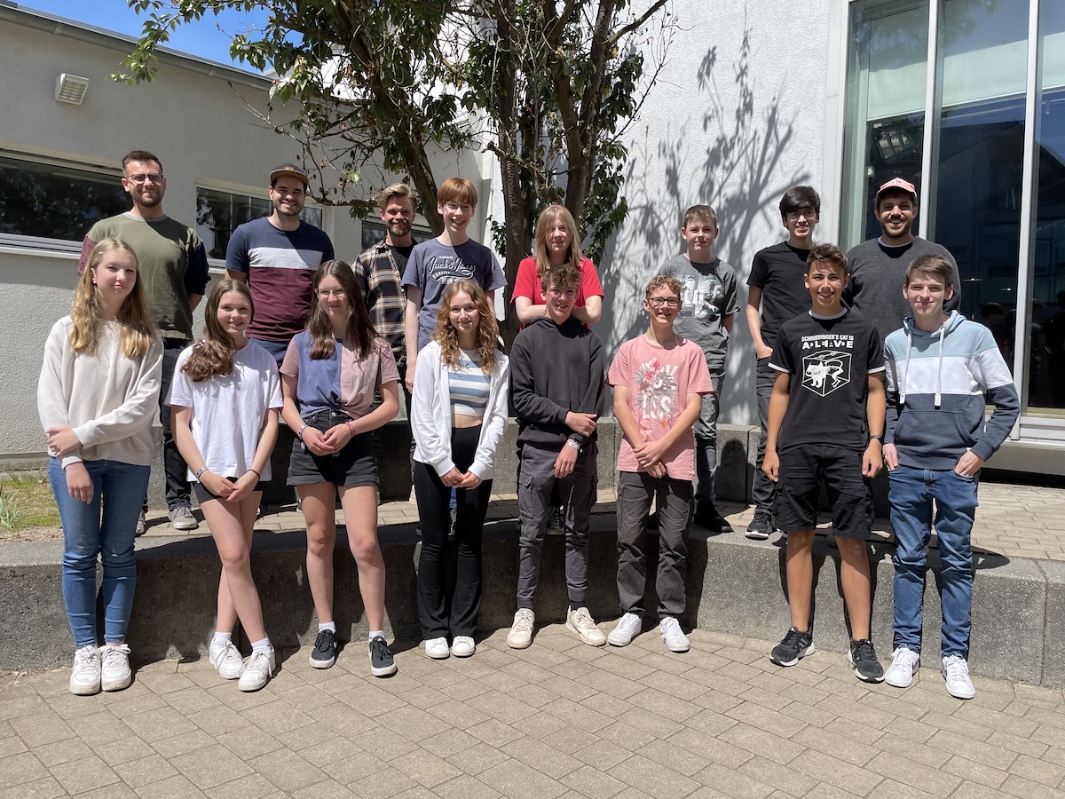 Coaches der Noise Academy unterstützen Schulband bei Vorbereitungen für „Willi‘s Mixtape“