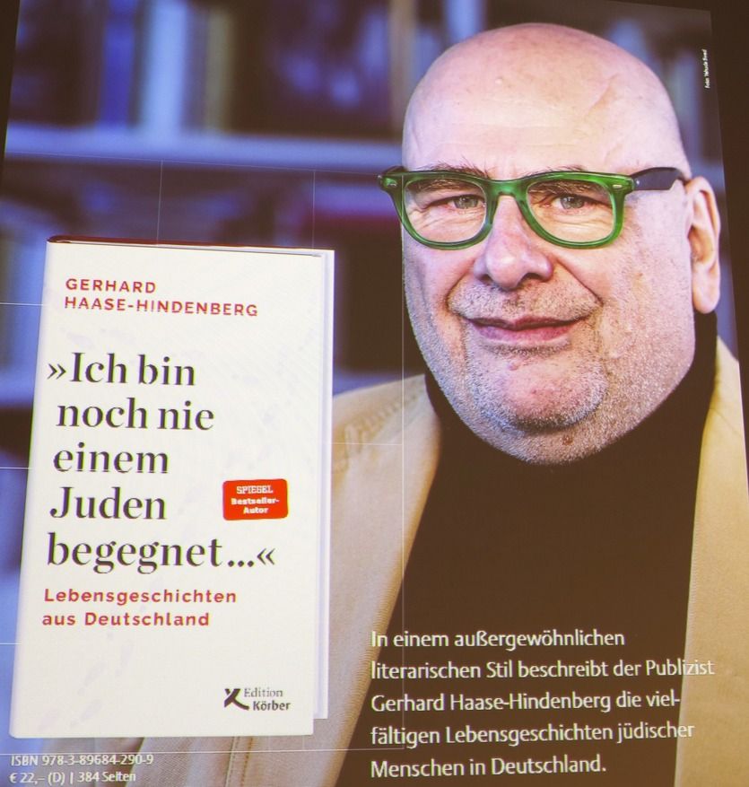 Gerhard Haase-Hindendenberg liest aus seinem neuen Buch